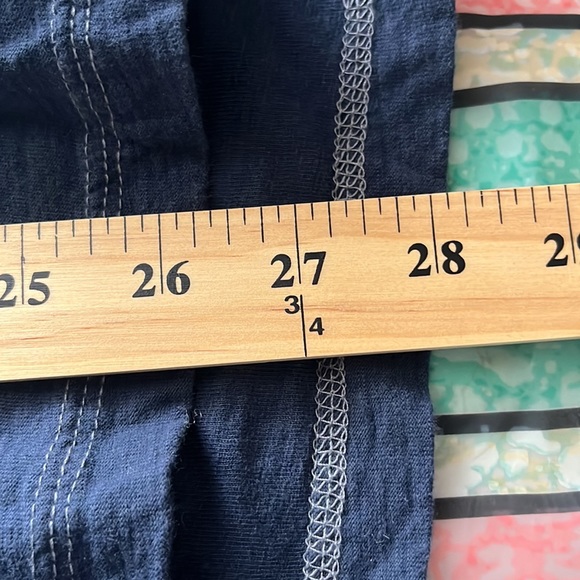 Ladies Guess T Shirt size XL modern with vintage feel gently used - Picture 9 of 9